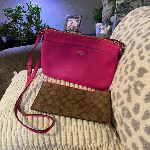Hot pink genuine Coach crossbody with matching pouch - Picture 1 of 13